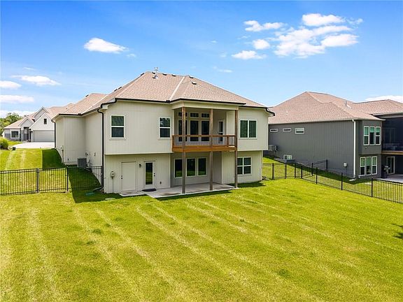 3rd image of 13491 Terrace Park Dr