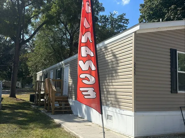 2555 Hedrick Ct, Decatur, IL 62526