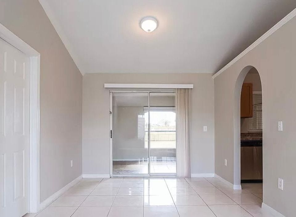 1st image of 1610 Dorset Dr #1