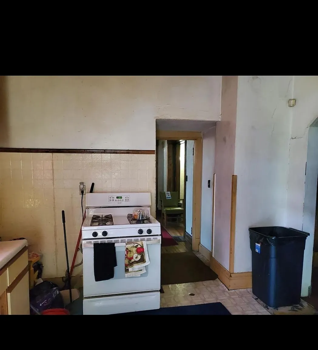 5 bed, 1950 sqft, $1,000 — Photo 2