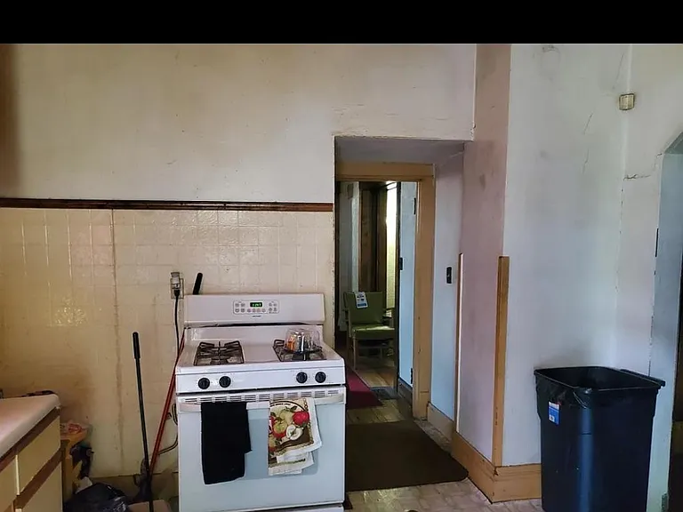 311 N Sunset Ave — Photo 2