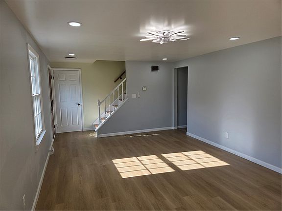 5th image of 103 Autumn Dr