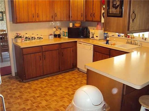 3rd image of 120 Torry Dr