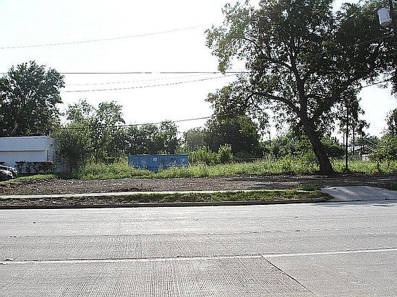 2nd image of 2421 Eastex Fwy