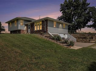 32378 215th St, Easton, KS 66020