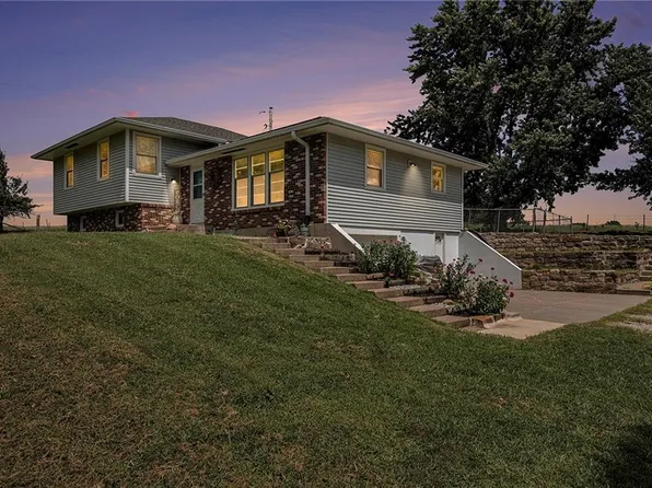 32378 215th St, Easton, KS 66020