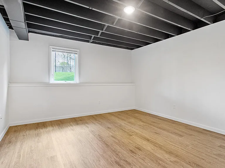 2215 Leonard St NE — Photo 17