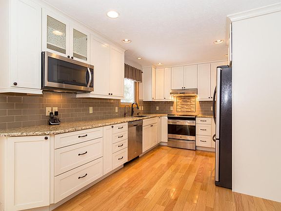 4th image of 808 Niagara Ct