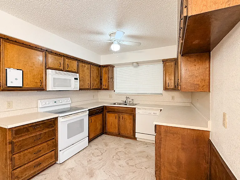 712 Pecan St — Photo 11