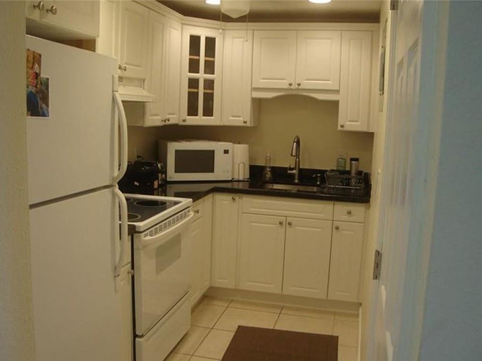 2nd image of 200 S Birch Road #203