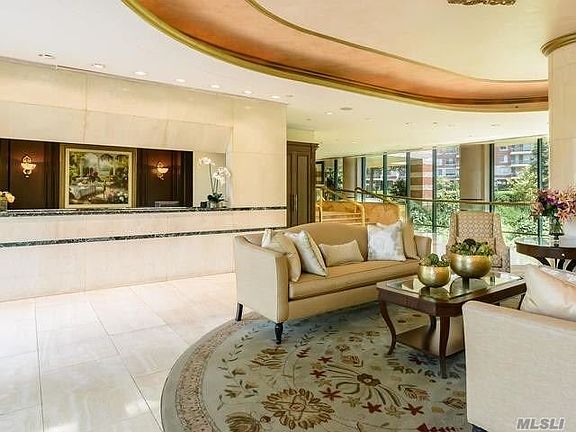 3rd image of 100 Hilton Ave #204