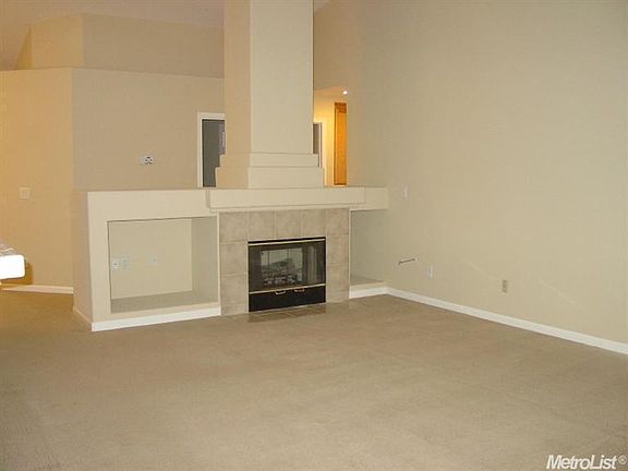 4th image of 5026 Jetty Dr