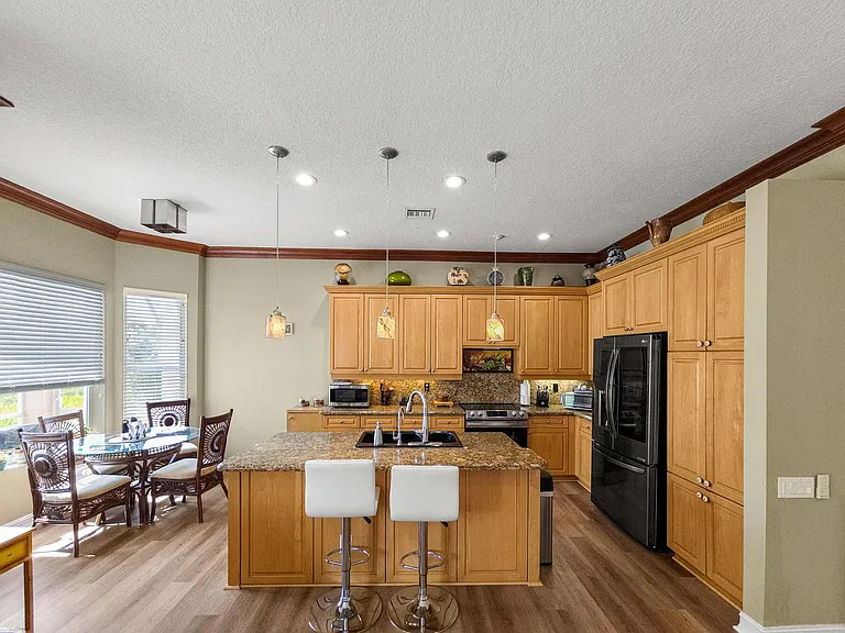 5058 Glenville Dr — Photo 12