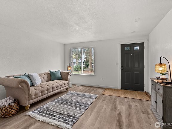 5th image of 1231 Mary Lou Street SE