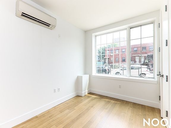 5th image of 829 Willoughby Ave APT 1A