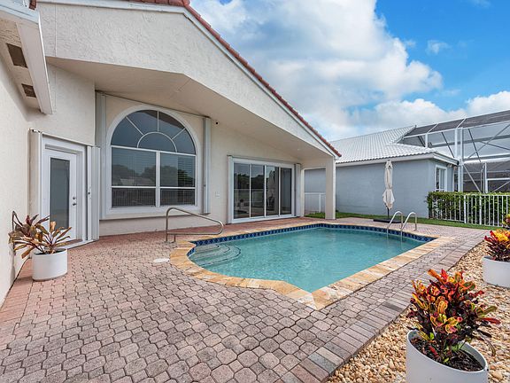 4th image of 23390 Torre Cir