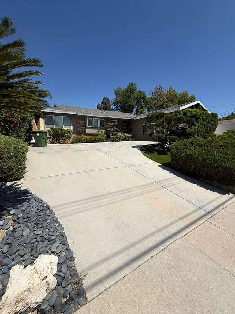 4 bed, 1900 sqft, $6,790 — Photo 1
