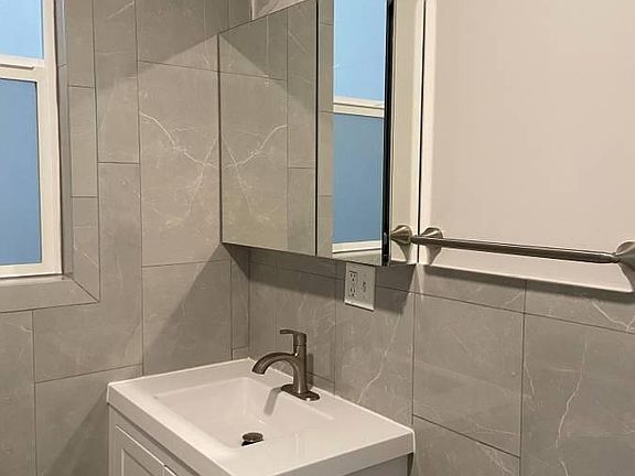 4th image of 1010 Hyde St APT 106