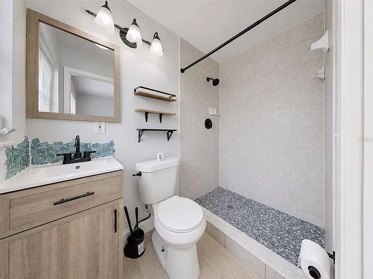4931 Victoria Dr — Photo 15