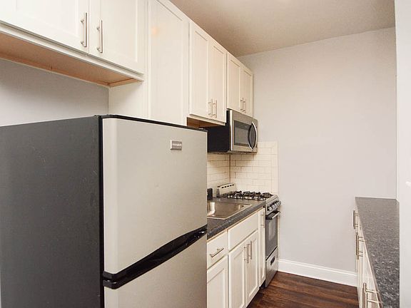 4th image of 4756 N Maplewood Unit 205