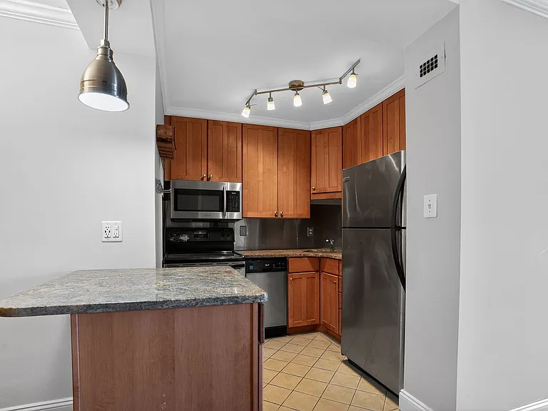 1435 4th St SW #B201 — Photo 13