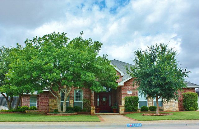 1st image of 4804 Woodhollow Dr
