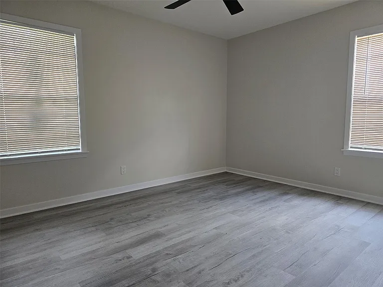10518 Royal Oaks Dr — Photo 6