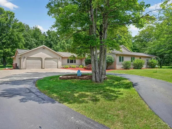 457 E Mier Rd, Sanford, MI 48657