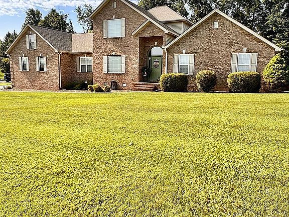 3rd image of 953 Steeplechase Rd