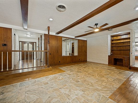 5th image of 832 Wheelwood Dr