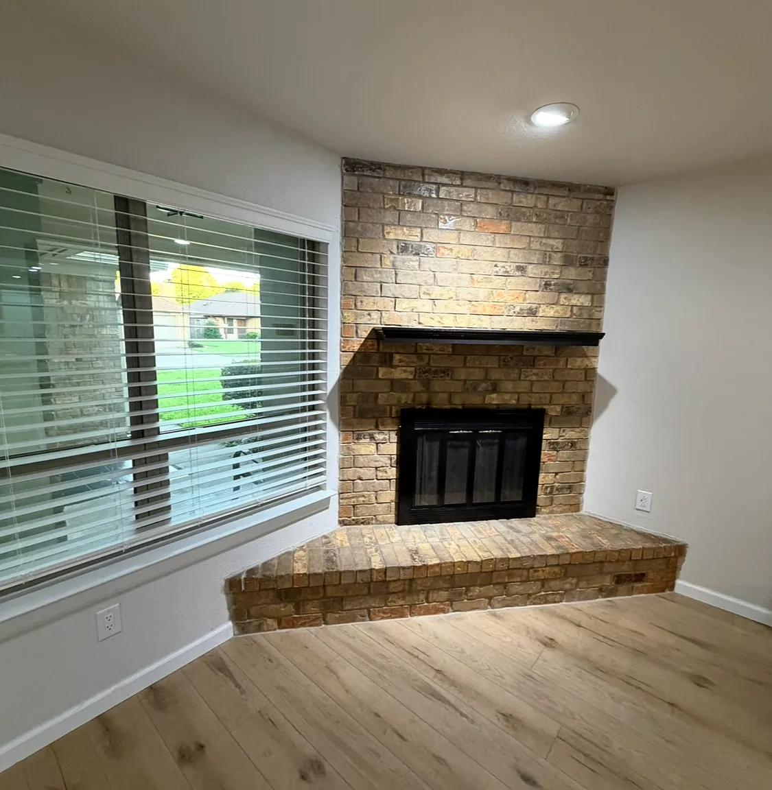 3 bed, 1200 sqft, $2,500 — Photo 4