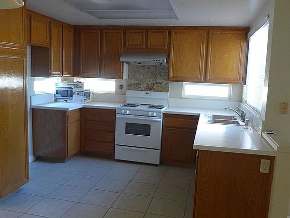 3rd image of 1061 Longview Dr