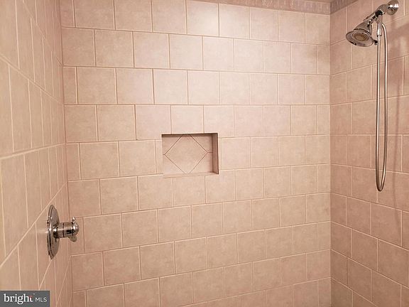 5th image of 14 Averil Ct