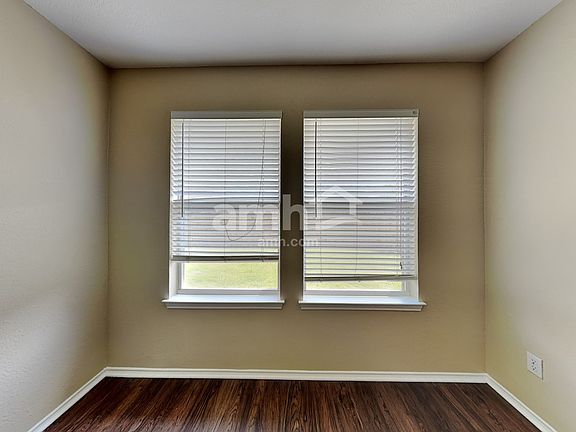 4th image of 324 Rock Hill Dr