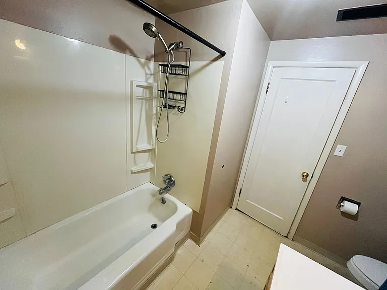 515 Avenue C — Photo 13