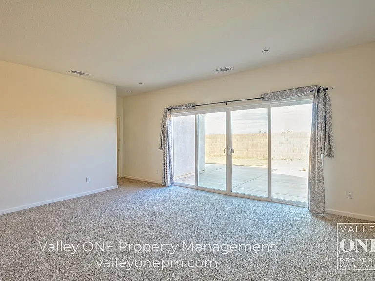 933 Tipton Ln — Photo 24
