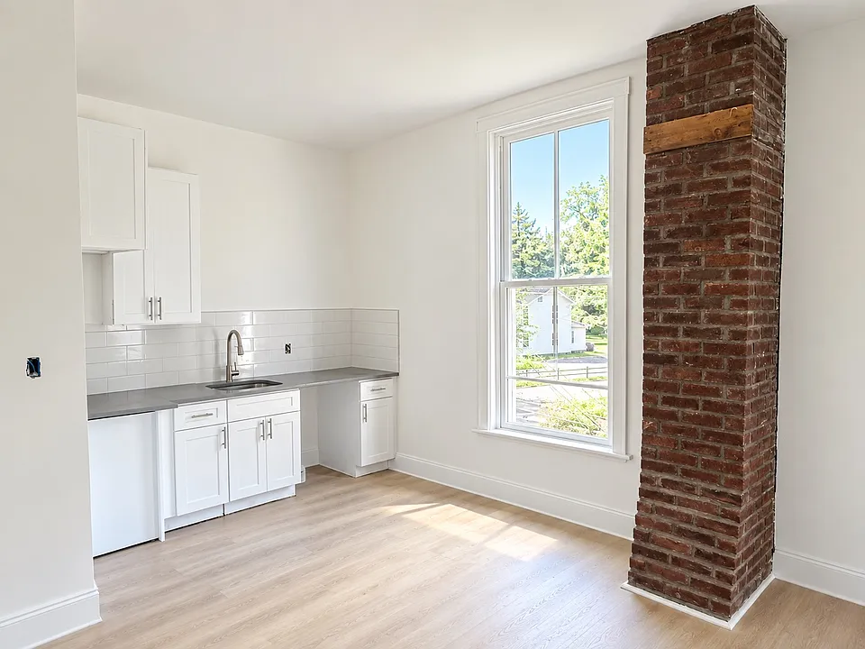 4 Main St #3