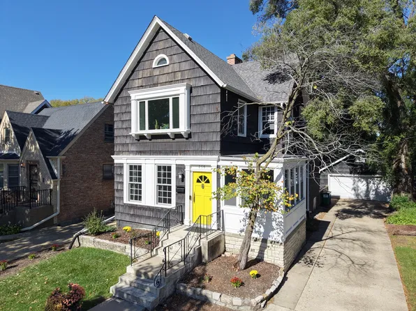 250 Iowa St, Oak Park, IL 60302