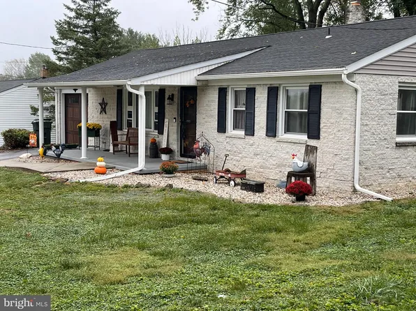 202 Forest Hills Rd, Red Lion, PA 17356