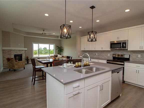 3rd image of 1573 SE Blackthorne Dr