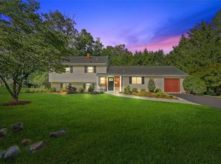 10 Foxwood Rd, West Nyack, NY 10994