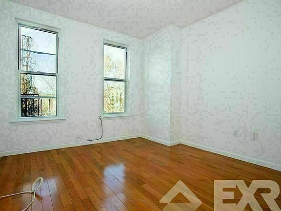 4th image of 30 Driggs Ave #3B