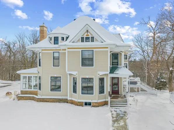 405 2nd Ave, Baraboo, WI 53913