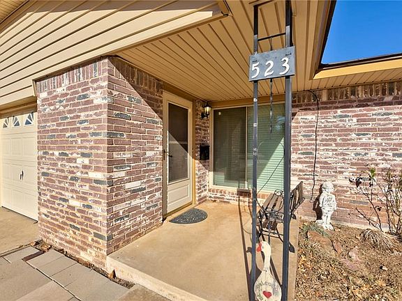 3rd image of 523 W Elder Dr