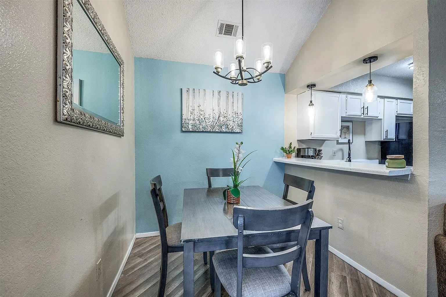 2 bed, 851 sqft, $1,600 — Photo 4
