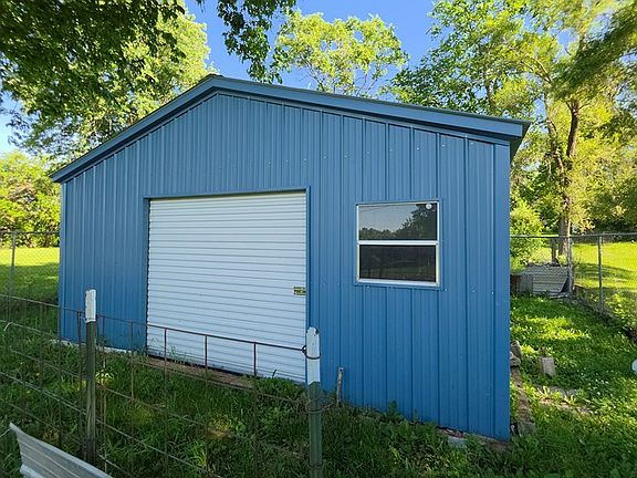 4th image of 907 Jefferson St
