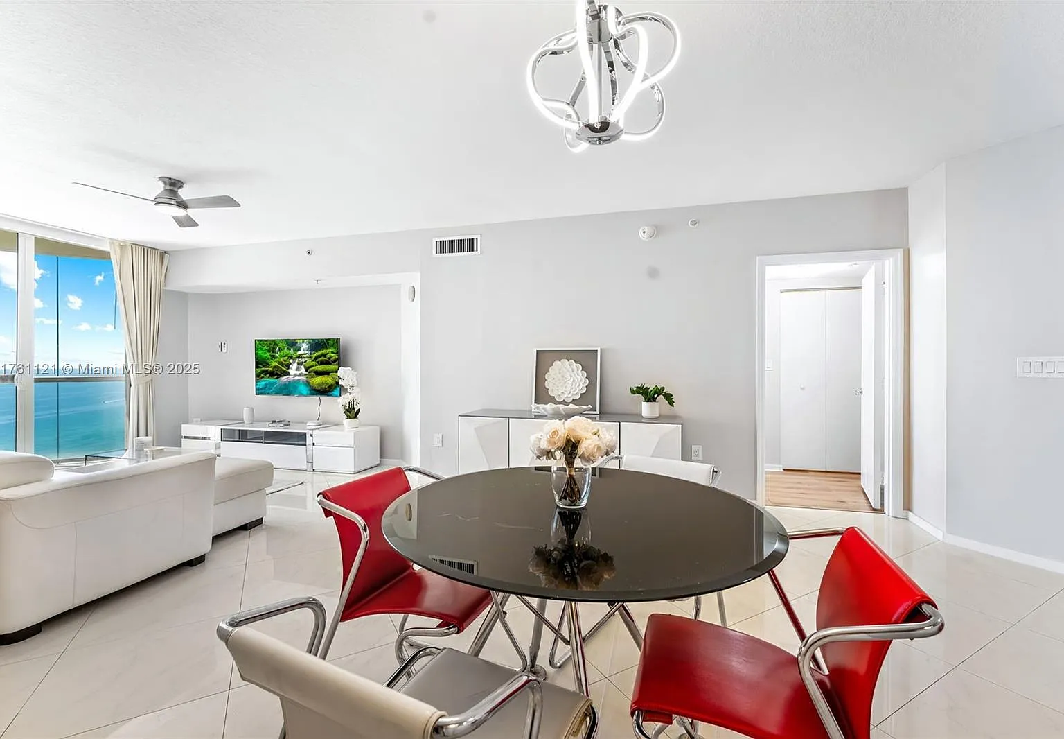 La Perla Condo — Photo 4