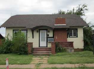 422 S 14th St, Clinton, OK 73601
