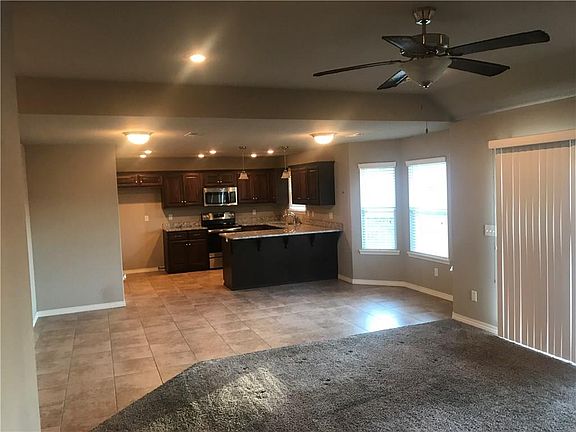 5th image of 6 Skelton Dr