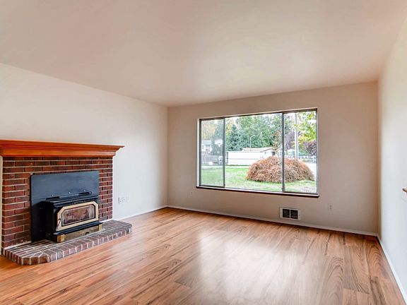 4th image of 9402 55th Dr NE